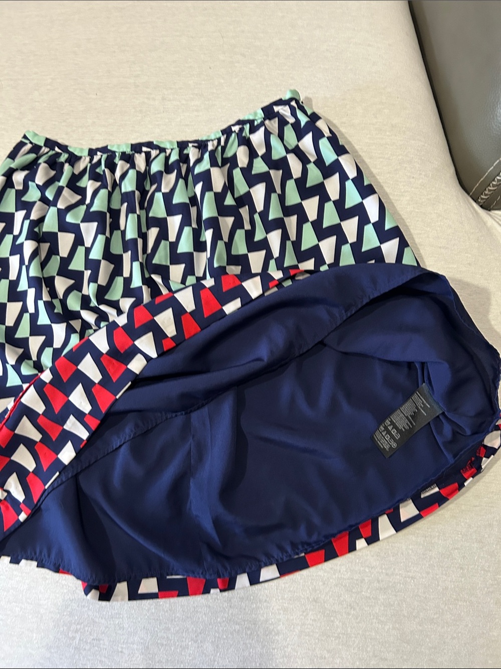 Tommy Hilfiger Geometric Print Mini Skirt in Navy, Mint & Red size 2 - Picture 4 of 7